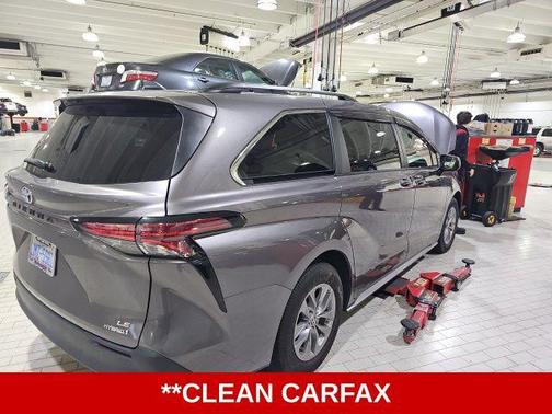 2022 Toyota Sienna LE