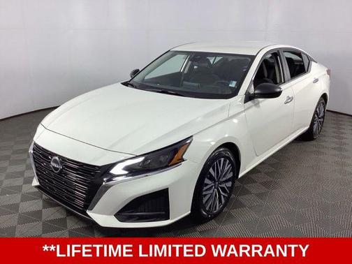 Glacier White 2025 Nissan Altima 2.5 SV