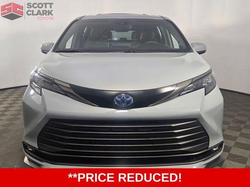2024 Toyota Sienna Woodland Edition