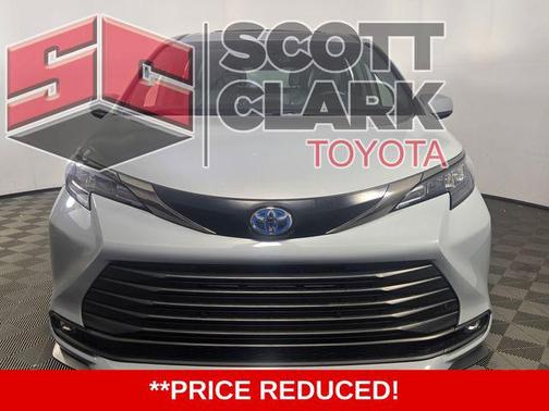 2024 Toyota Sienna Woodland Edition