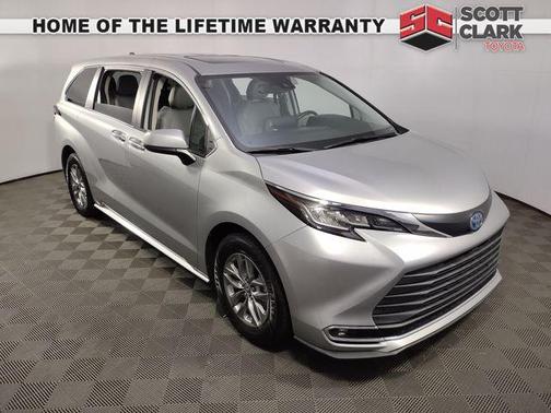 2023 Toyota Sienna XLE 7 Passenger