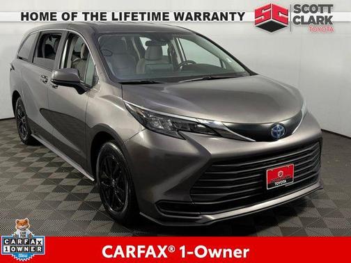 2024 Toyota Sienna LE
