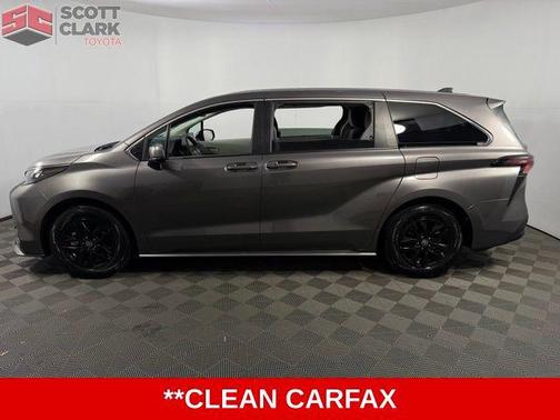 2024 Toyota Sienna LE