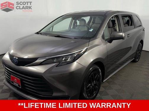 2024 Toyota Sienna LE