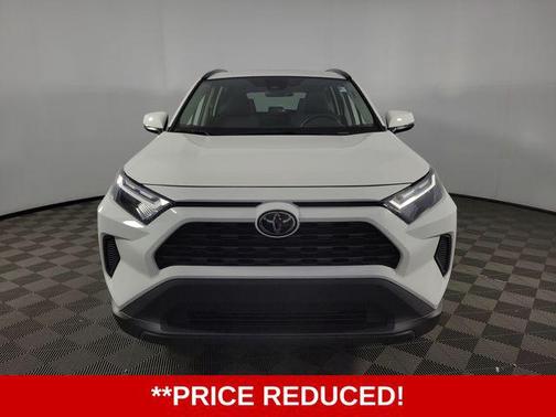 Ice Cap 2024 Toyota RAV4 XLE