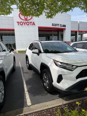 Ice Cap 2024 Toyota RAV4 XLE