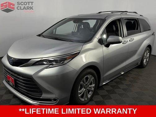 2023 Toyota Sienna Platinum 7 Passenger