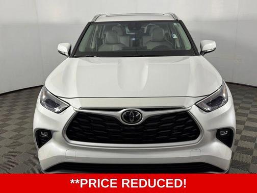 Wind Chill Pearl 2025 Toyota Highlander XLE