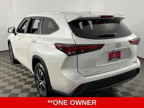 Wind Chill Pearl 2025 Toyota Highlander XLE