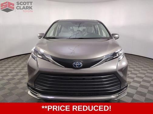 2021 Toyota Sienna LE