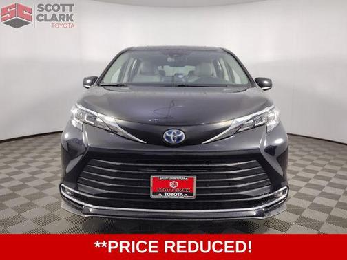 2023 Toyota Sienna XLE 8 Passenger
