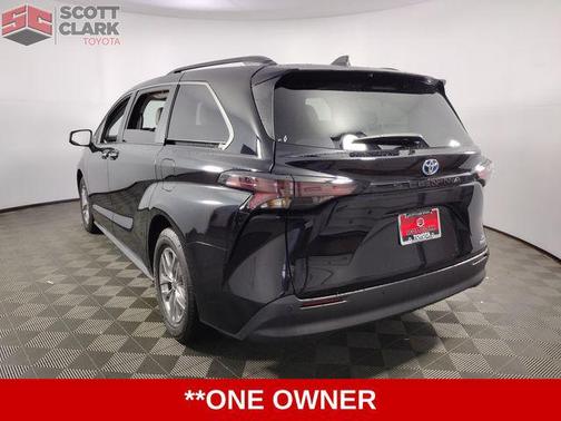2023 Toyota Sienna XLE 8 Passenger