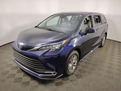 2024 Toyota Sienna XLE 8 Passenger