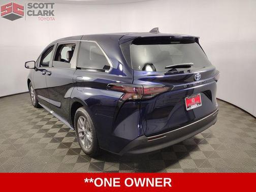 2024 Toyota Sienna XLE 8 Passenger