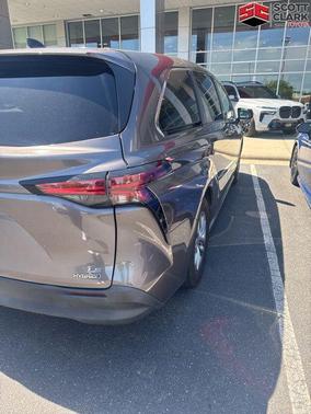 2021 Toyota Sienna LE