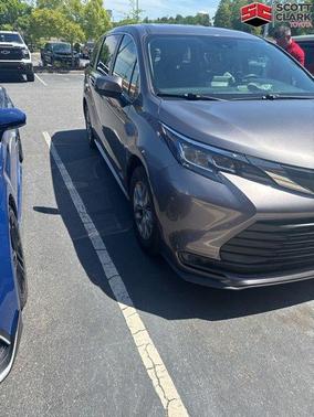 2021 Toyota Sienna LE