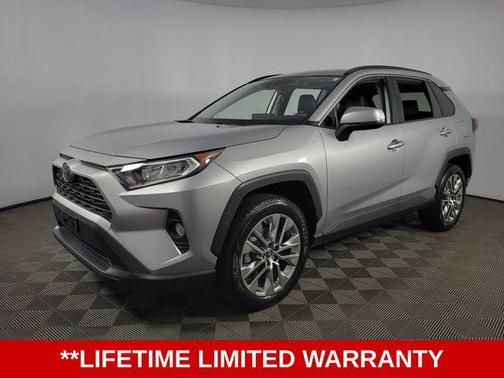 Silver Sky Metallic 2019 Toyota RAV4 XLE Premium