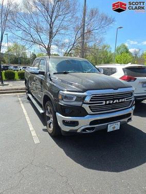 Diamond Black Crystal Pearlcoat 2019 RAM 1500 Laramie
