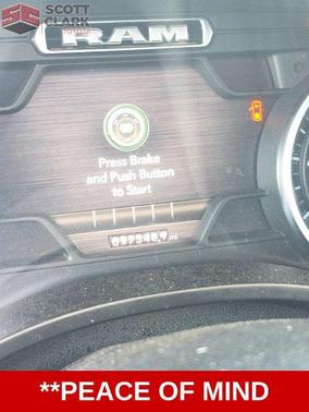 Diamond Black Crystal Pearlcoat 2019 RAM 1500 Laramie