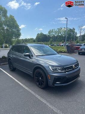 Platinum Gray Metallic 2020 Volkswagen Tiguan 2.0T SE R-Line Black 4MOTION