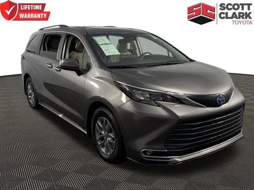 2024 Toyota Sienna XLE