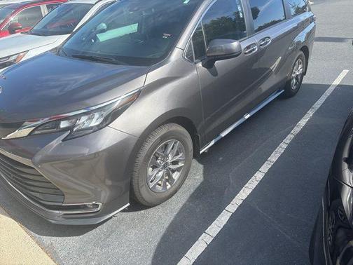 2024 Toyota Sienna XLE 7 Passenger