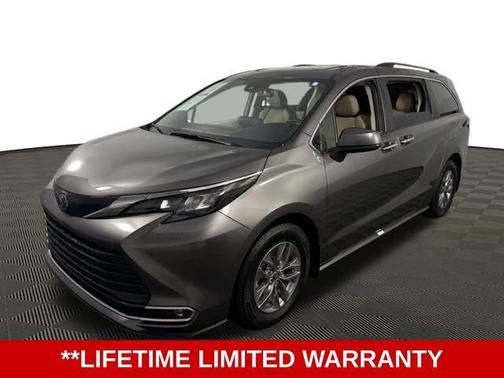 2024 Toyota Sienna XLE