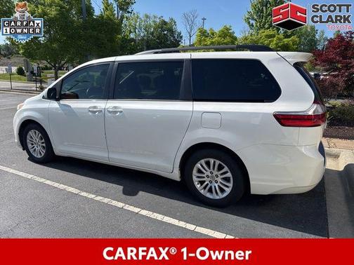 Blizzard Pearl 2017 Toyota Sienna XLE