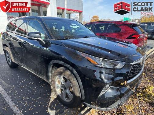 2022 Toyota Highlander LE