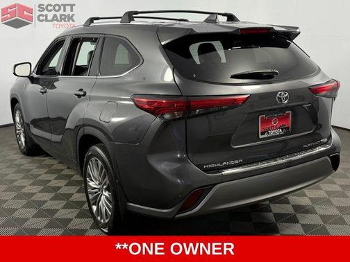 2022 Toyota Highlander Platinum