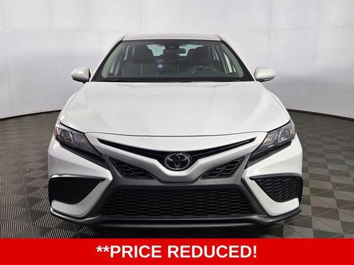 Ice Edge 2024 Toyota Camry SE