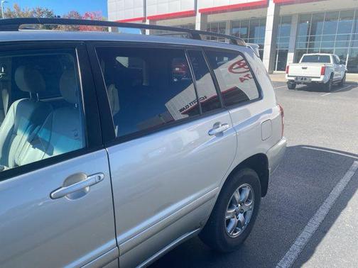 2004 Toyota Highlander Base