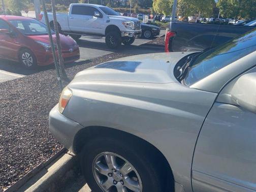 2004 Toyota Highlander Base