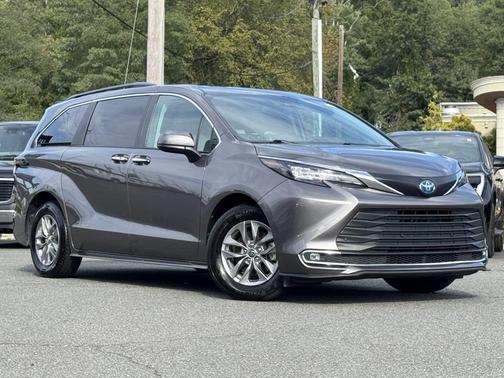 2024 Toyota Sienna XLE 8 Passenger