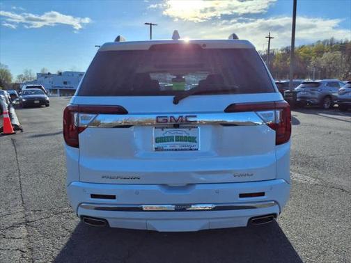 2023 GMC Acadia Denali