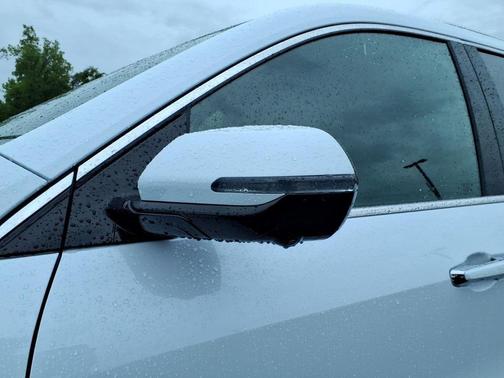 Iridescent White Tricoat 2026 Buick Enclave Avenir FWD