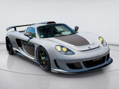 Seal Gray Metallic 2004 Porsche Carrera GT Base