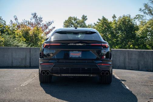 2024 Lamborghini Urus S