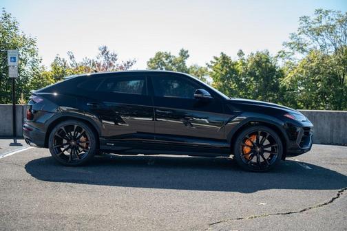 2024 Lamborghini Urus S