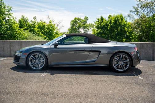 Daytona Gray Pearl Effect/Black Roof 2015 Audi R8 5.2