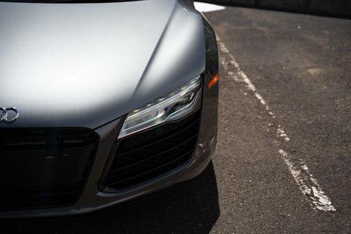 Daytona Gray Pearl Effect/Black Roof 2015 Audi R8 5.2