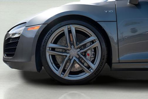 Daytona Gray Pearl Effect/Black Roof 2015 Audi R8 5.2