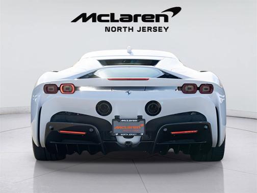 2023 Ferrari SF90 Stradale Base