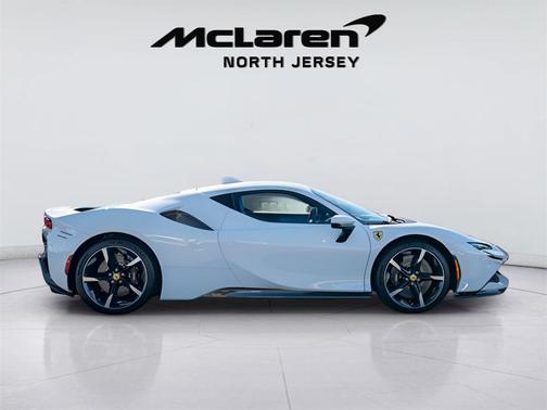 2023 Ferrari SF90 Stradale Base