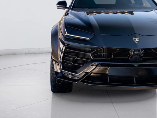 2022 Lamborghini Urus Graphite Capsule