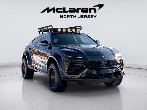 2022 Lamborghini Urus Graphite Capsule