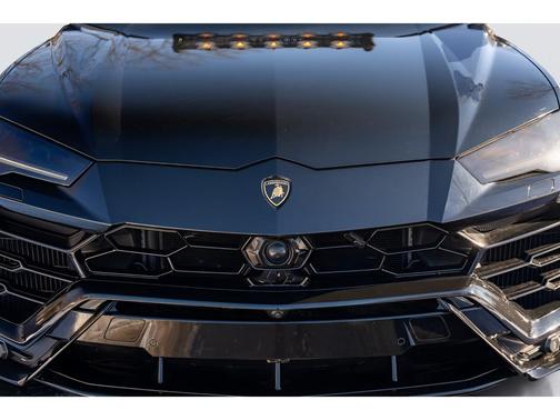 2022 Lamborghini Urus Graphite Capsule