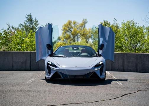 2025 McLaren Artura TechLux