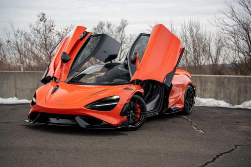 2021 McLaren 765LT Coupe