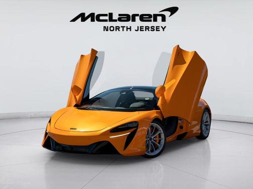 2026 McLaren Artura 